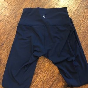 Navy Lulu Lemon Wunder Under.